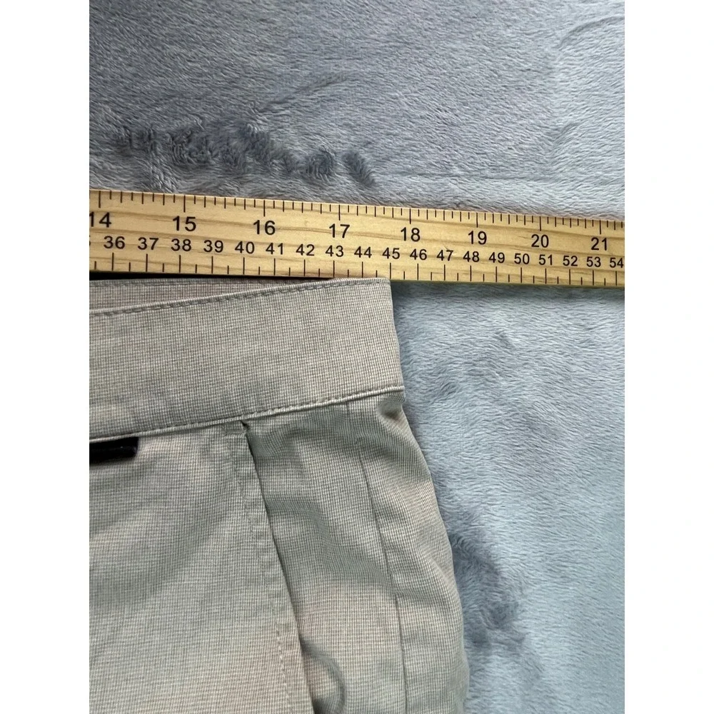 TravisMathew Mens Beck Golf Shorts Khaki Tan Stretch Size 34 Flat Front‎ Tech